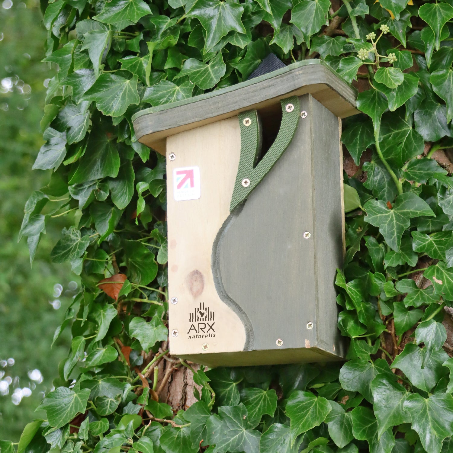 'Curve Cavity' Natural Bird Nester