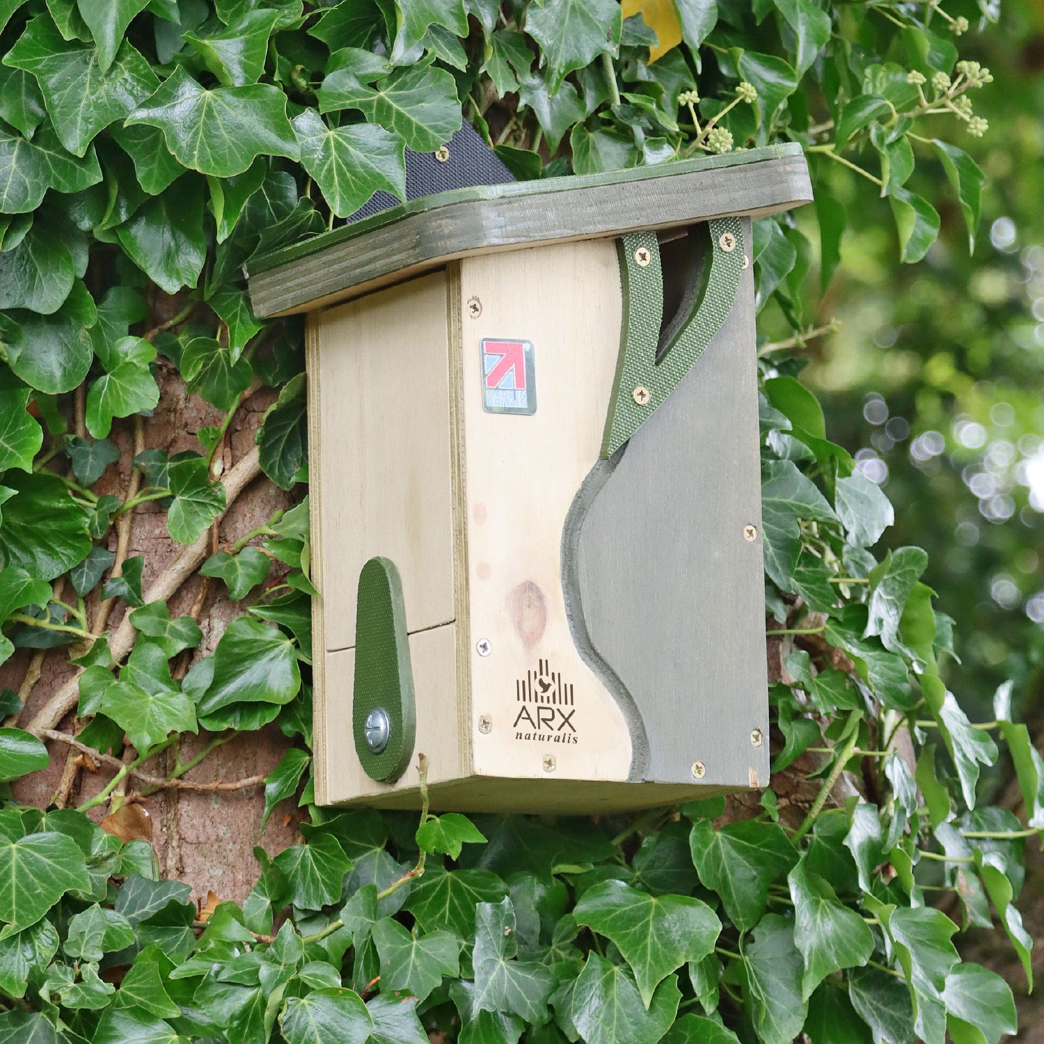 'Curve Cavity' Natural Bird Nester