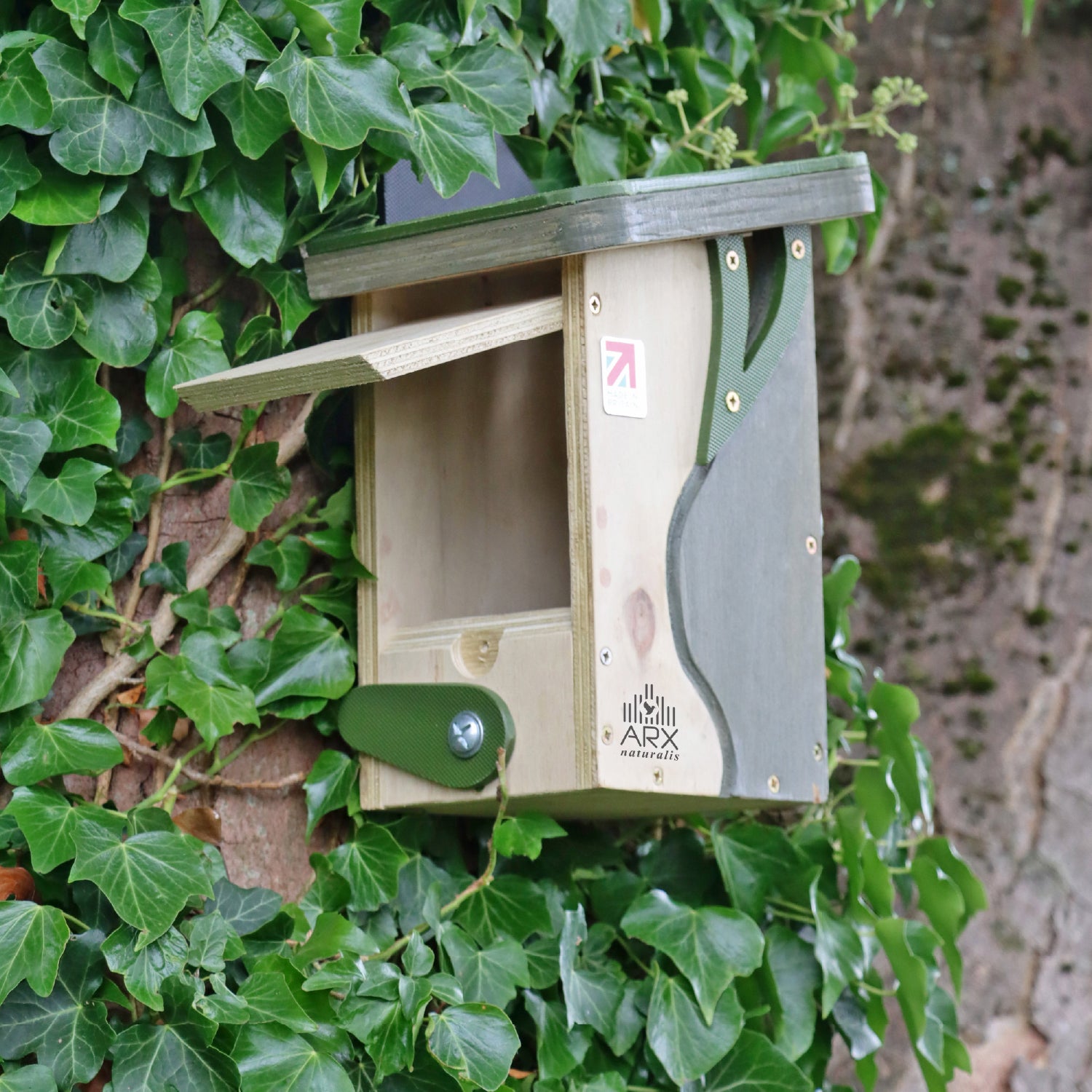 'Curve Cavity' Natural Bird Nester